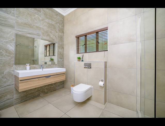 4 BEDROOM HOUSE FOR SALE IN SHEFFIELD BEACH